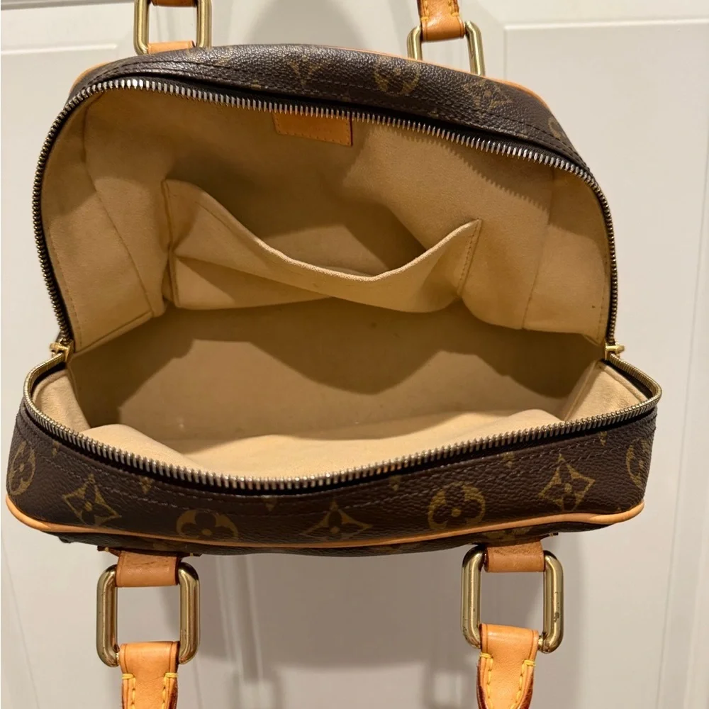 Louis Vuitton LV Monogram Manhattan PM